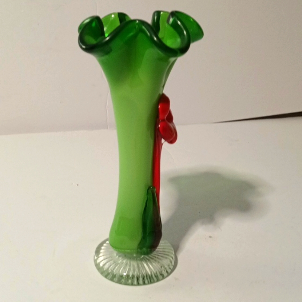 Vintage European Blown Glass Vase Gorgeous Green with Red Flower And Fluted Top - Picture 8 of 9